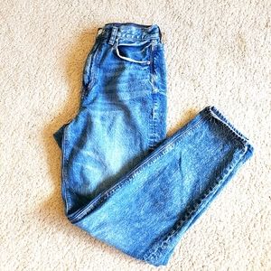 Like new mom jeans size 6